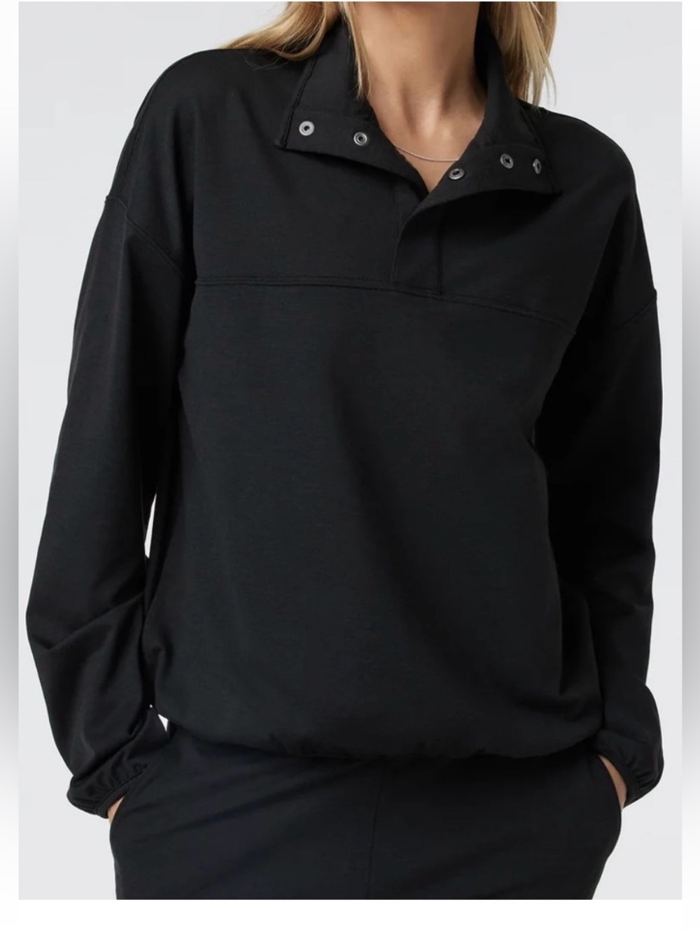 Like NEW Vuori Granite snap mockneck